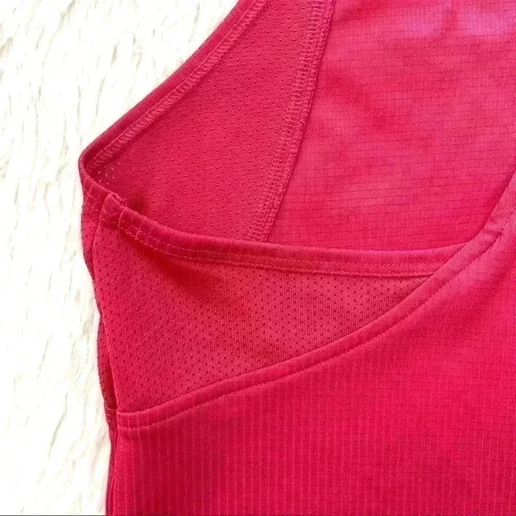 UnderArmour Fushia Lightweight Running Racerback Athletic Tank Top Size S - Picture 7 of 9